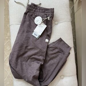 NWT Vuori performance jogger xs huckleberry heather